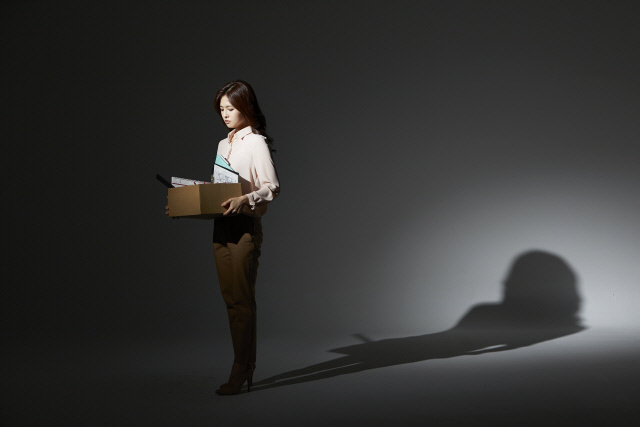 해고 당한 여직원  *사진은 기사와 관련 없습니다. [아이클릭아트 제공]